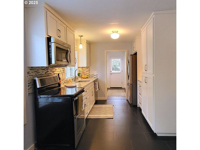1400 W 40 Th Ave, House other with 3 bedrooms, 2 bathrooms and 1 parking in Eugene OR | Image 27