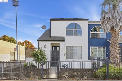 890 Bissell Ct, Richmond, CA, 94801-3152 | Card Image