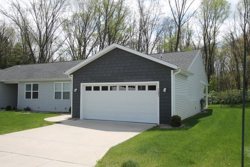 7241 Glendora Ln, Kalamazoo, MI, 49009-7448 | Card Image
