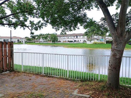0-7803 Nw 116th Ave, Medley, FL, 33178-1514 | Card Image