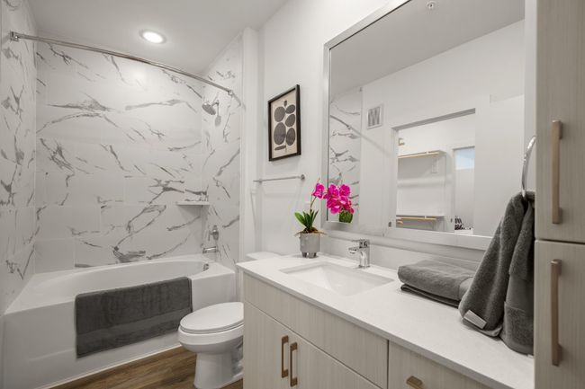 The full bath offers a nice sized soaking tub and shower combination. | Image 14