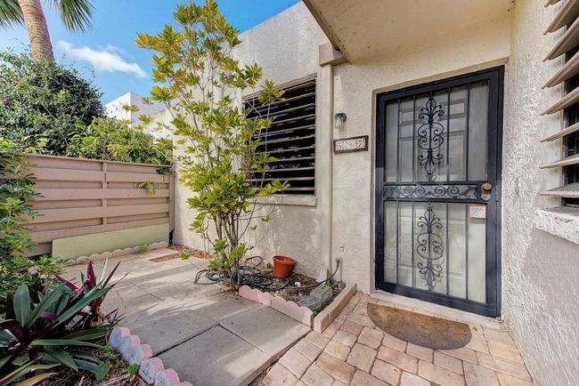 597 Lakeside Dr, Condo with 2 bedrooms, 2 bathrooms and null parking in BRADENTON FL | Image 4