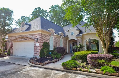 7 Champion Villa Dr, Houston, TX, 77069-1422 | Card Image