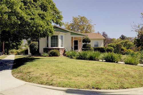 905 Alma Street, Glendale, CA, 91202 | Card Image