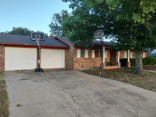 212 Palmer Dr, Comanche, TX, 76442-9296 | Card Image