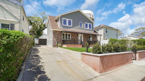 710 Dauntless Pkwy, Elmont, NY, 11003-4412 | Card Image