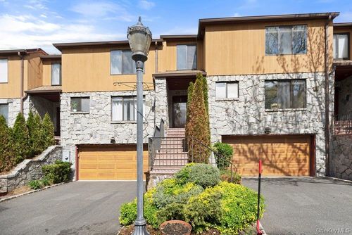 144 The Cres, Roslyn Heights, NY, 11577-1996 | Card Image