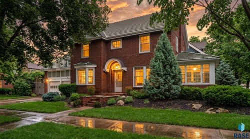 1220 S Main Ave Avenue, Sioux Falls, SD, 57105 | Card Image