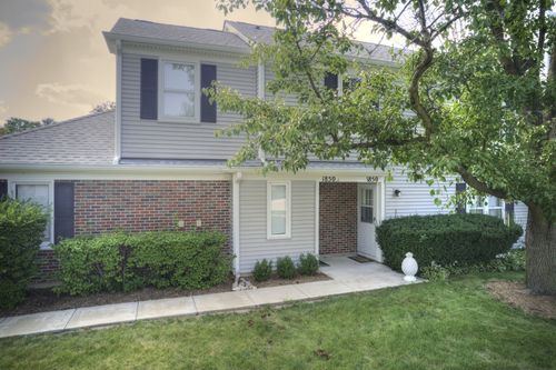 1850 Pebble Beach Cir, Elk Grove Village, IL, 60007-2725 | Card Image