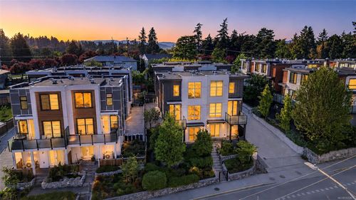 1-1052 Tillicum Rd, Esquimalt, BC, V9A2A3 | Card Image