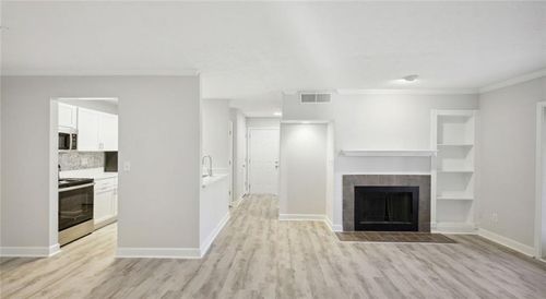 1118l-100 Pinhurst Dr, Atlanta, GA, 30339-3641 | Card Image