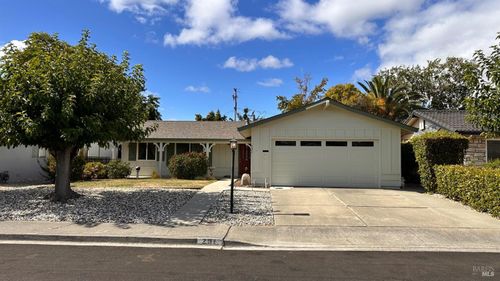 201 Lassen Cir, Vacaville, CA, 95687-3403 | Card Image