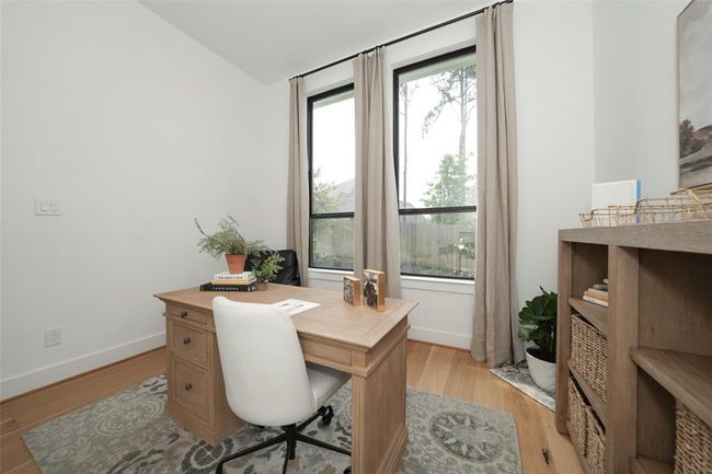 Abundant natural light fills the space, creating a warm and inviting atmosphere. | Image 18