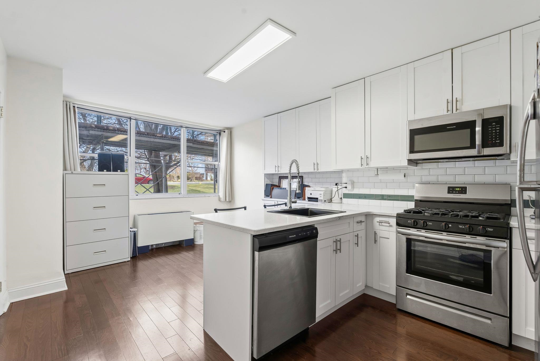 Residential in West New York