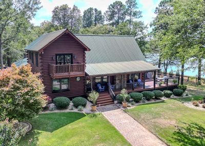 Log Home with metal roof | Image 1