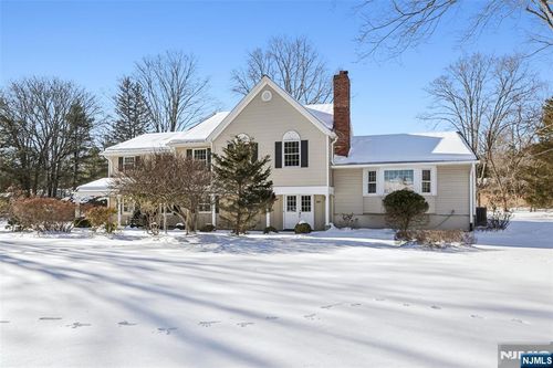 369 W Saddle River Rd, Upper Saddle River, NJ, 07458-1622 | Card Image