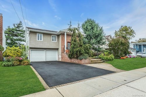 3158 Denton Dr, Merrick, NY, 11566-5115 | Card Image