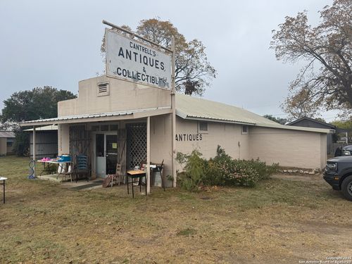 401 W Fisher Ave, Sabinal, TX, 78881-6931 | Card Image