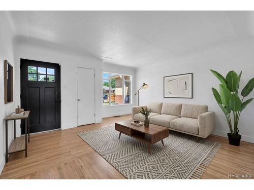 2270 Poplar St, Denver, CO, 80207-4062 | Card Image
