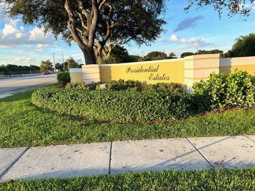 202-3500 Whitehall Dr, West Palm Beach, FL, 33401-1081 | Card Image