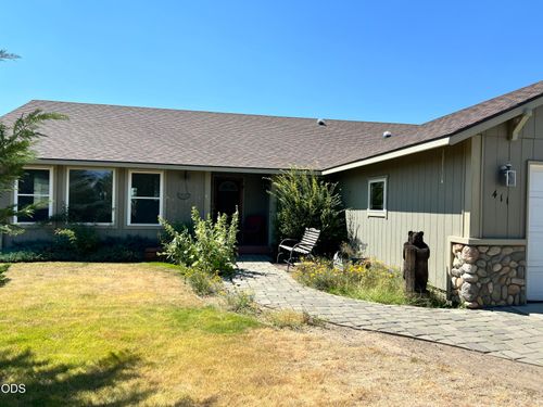 411 Meadowview St, Culver, OR, 97734-9752 | Card Image