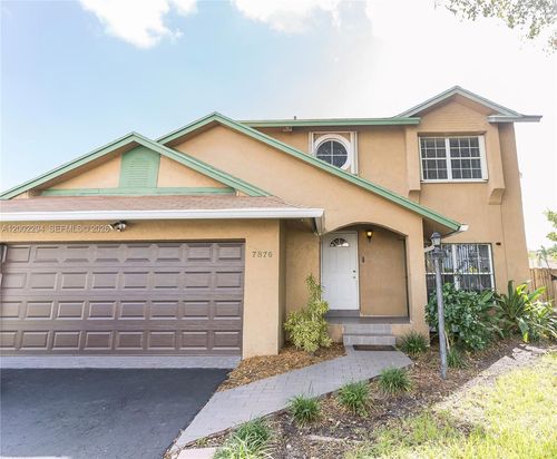 7876 Nw 189th St, Hialeah, FL, 33015 | Card Image