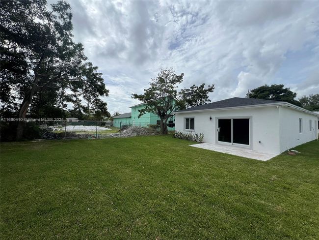 910 Nw 4th Ave, House other with 3 bedrooms, 3 bathrooms and null parking in Hallandale Beach FL | Image 12
