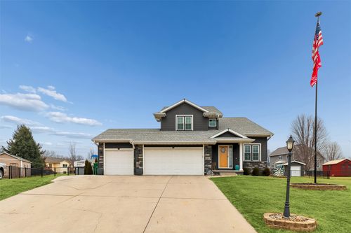 5550 Sunset Cir, Pleasant Hill, IA, 50327-8553 | Card Image