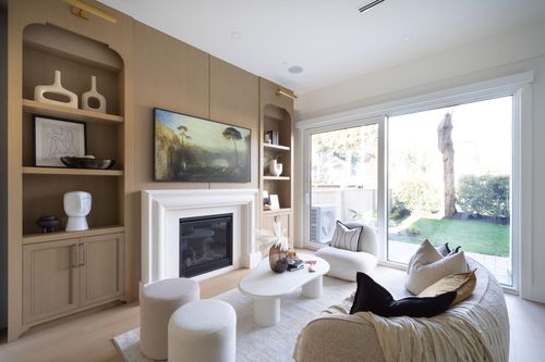 1-864 E 16th Ave, Vancouver, BC, V5T2V6 | Card Image
