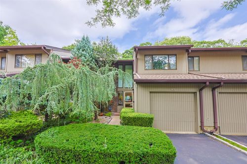 41 Carriage Ct, Jericho, NY, 11753-2831 | Card Image