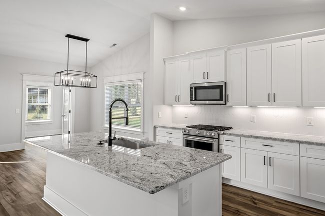813 Tanager Ct, House other with 3 bedrooms, 2 bathrooms and 2 parking in White House TN | Image 6