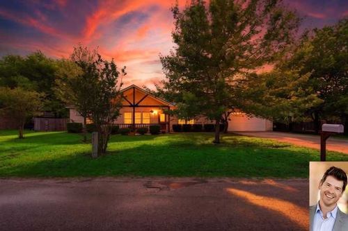 1221 Lovers Ln, Bastrop, TX, 78602-4222 | Card Image