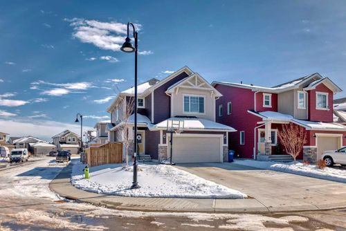 476 Bayview Way, Home with 4 bedrooms, 3 bathrooms and 4 parking in Airdrie AB | Card Image