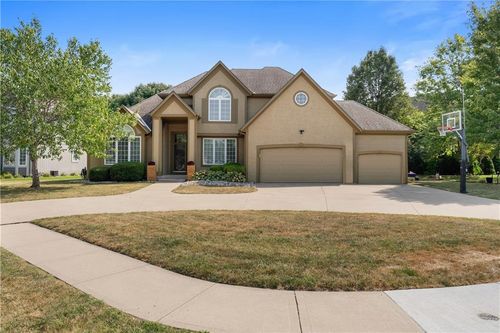5937 Ne Hidden Valley Dr, Lee's Summit, MO, 64064-2362 | Card Image