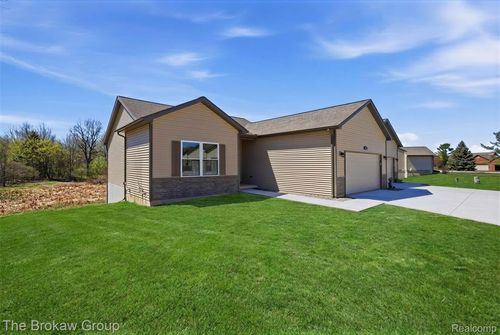 3365 Meadowridge Ct, Davison, MI, 48423-8451 | Card Image