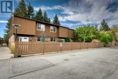 287 Southampton Dr Sw, Townhouse with 3 bedrooms, 3 bathrooms and 1 parking in Calgary AB | Image 1