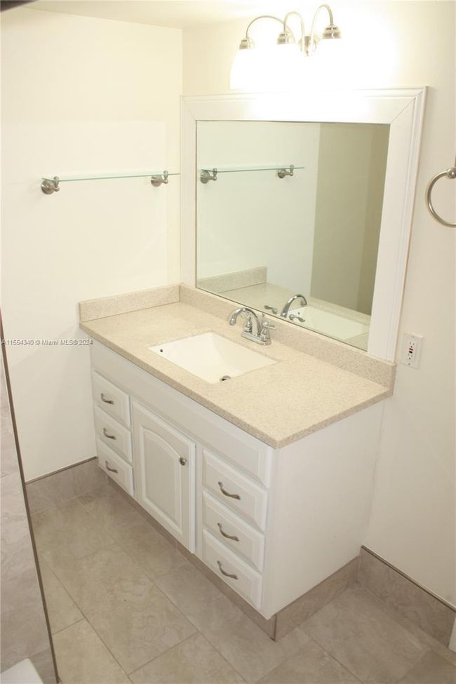APT-503 - 520 Orton Ave, Condo with 2 bedrooms, 2 bathrooms and null parking in Fort Lauderdale FL | Image 14