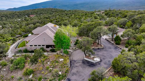 40 Calyx Ln, Cedar Crest, NM, 87008-9427 | Card Image