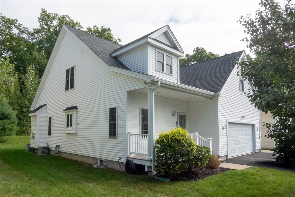 Zain Cir, Milford, MA 01757