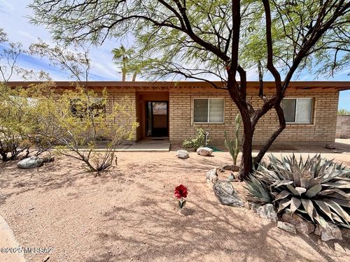 9756 E 32nd St, Tucson, AZ, 85748-8116 | Card Image