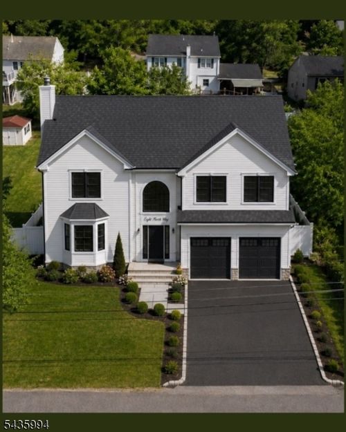 8 North Way, Hopatcong, NJ, 07843-1418 | Card Image