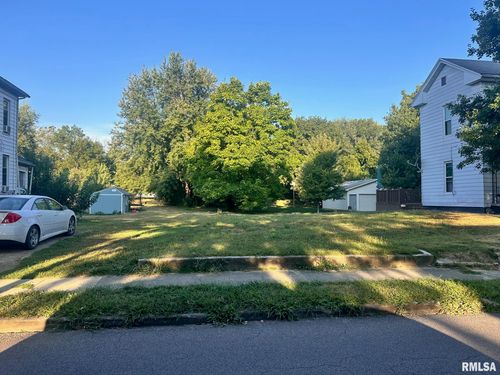 729 S West St, Jacksonville, IL, 62650-2822 | Card Image