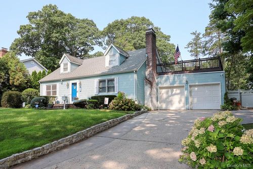 40 Plymouth Dr S, Glen Head, NY, 11545-1133 | Card Image