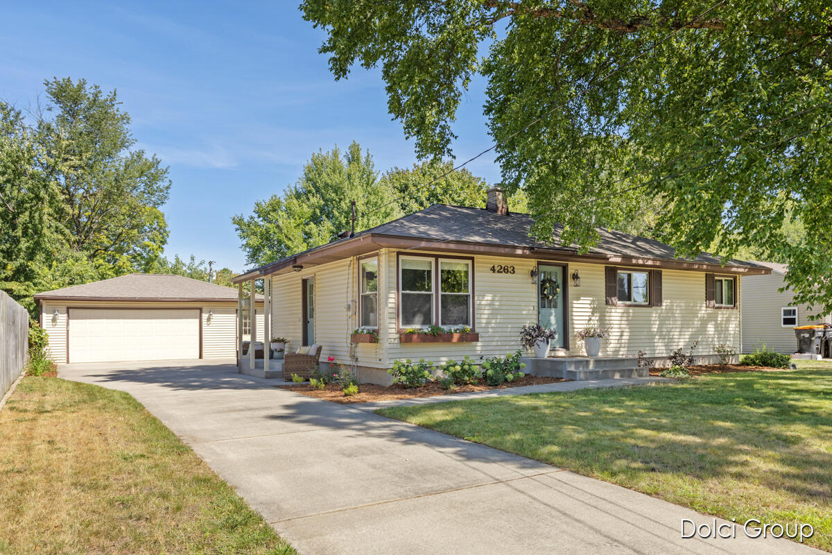 41st St, Grandville, MI 49418