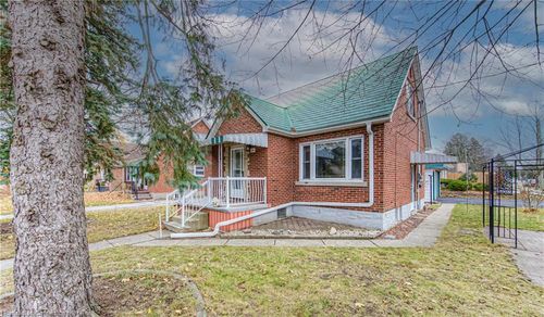 34 Dietz Ave S, Waterloo, ON, N2L2J6 | Card Image