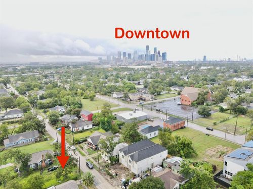 2210 B Brackenridge St, Houston, TX, 77026-6953 | Card Image