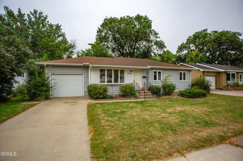 2033 Saint Benedict Dr, Bismarck, ND, 58501-1570 | Card Image