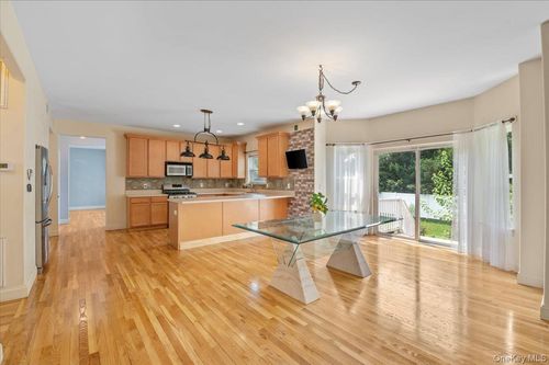 23 Island Trl, Mount Sinai, NY, 11766-3424 | Card Image