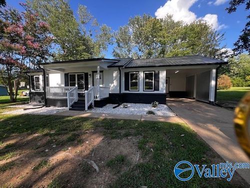 704 7th St Ne, Arab, AL, 35016-1185 | Card Image