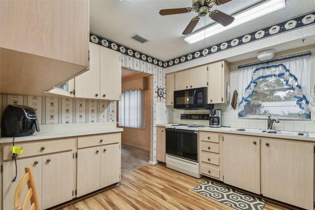 Kitchen | Image 15